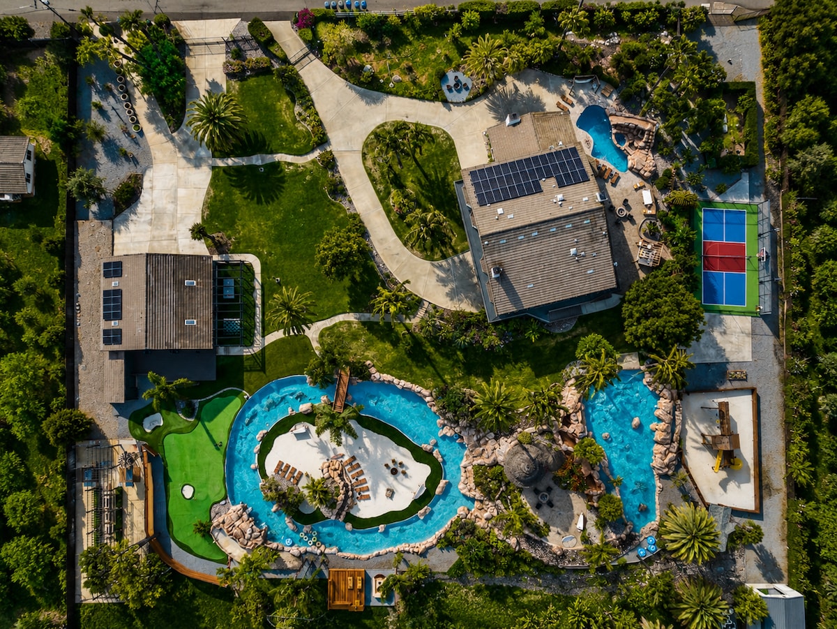 Paradise Hills: Lazy River-Pickleball-Sauna+Gym - Villas for Rent