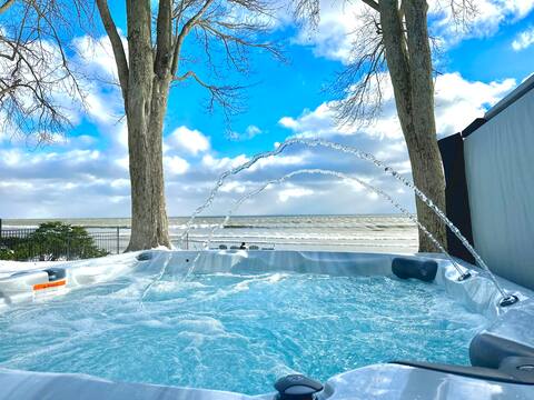 HOT TUB Waterfront Estate on Prestigious Bay Beach