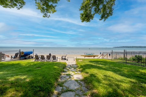 Waterfront Hot Tub Escape- Private Beach + Firepit