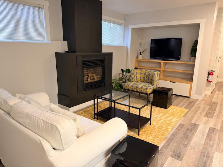 Spacious 8 Min Walk To Fmc Or Uofc W Parking - Calgary