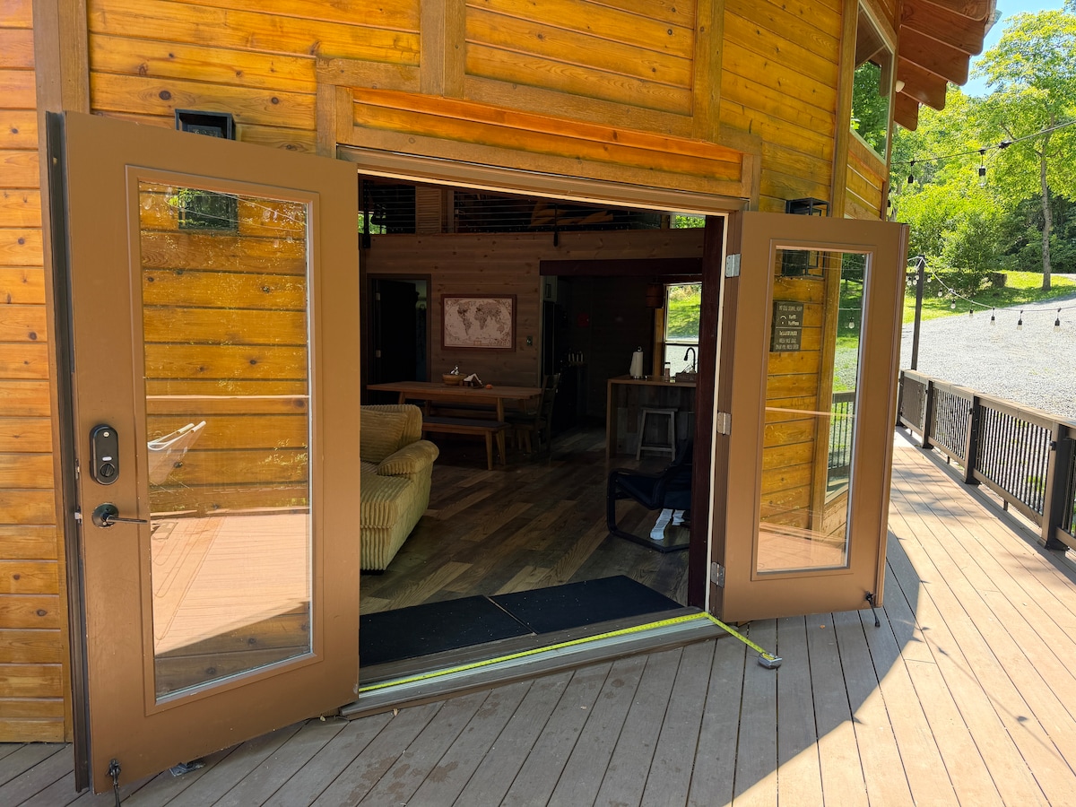 Shenandoah Yurt: Hot Tub~Wood Stove~WiFi~EVcharger - Yurts for