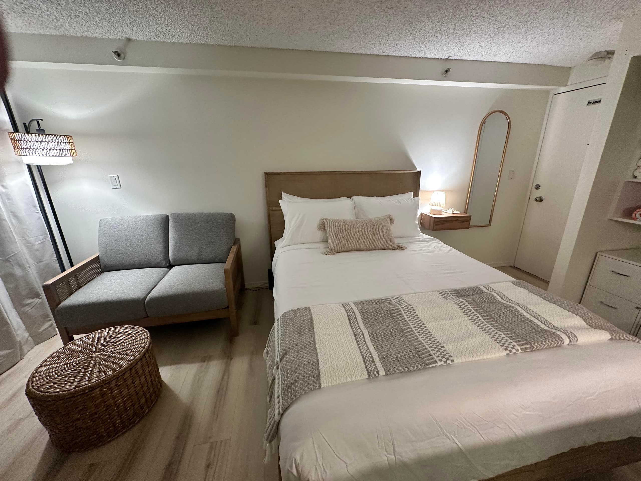 Condo in Honolulu · ★4.67 · Studio · 1 bed · 1 shared bath - Image 12