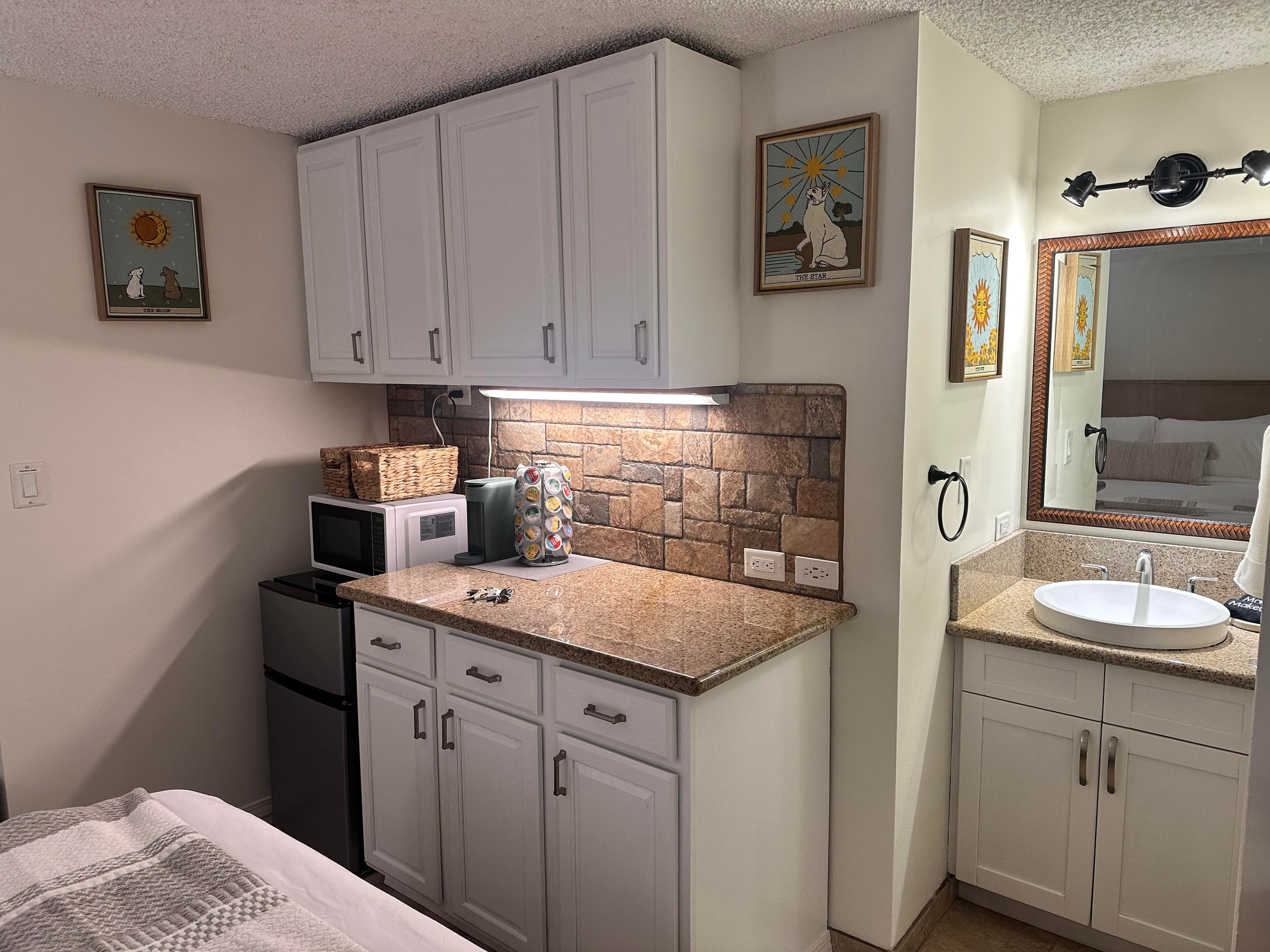 Condo in Honolulu · ★4.67 · Studio · 1 bed · 1 shared bath - Image 9