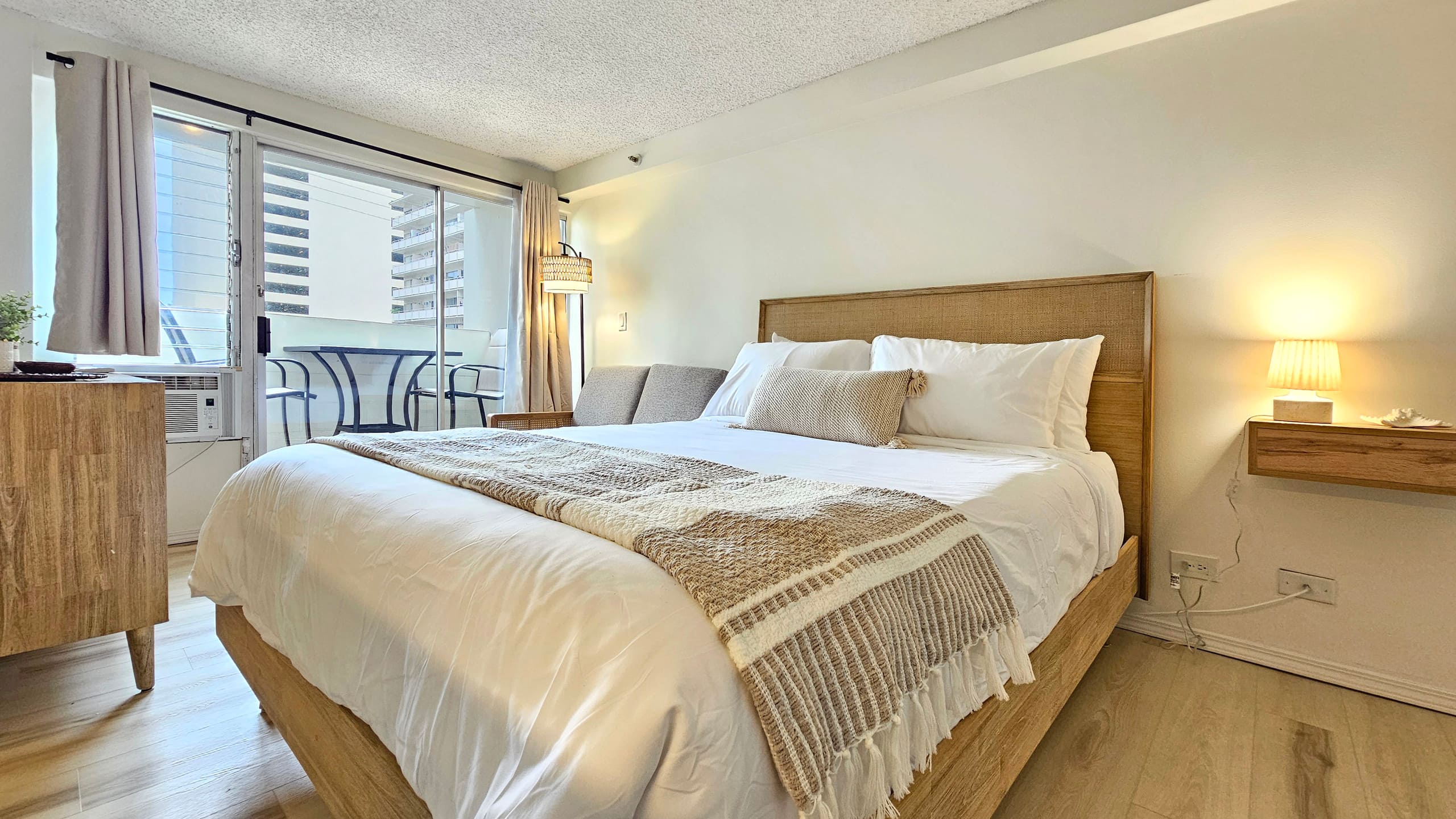 Condo in Honolulu · ★4.67 · Studio · 1 bed · 1 shared bath - Image 6