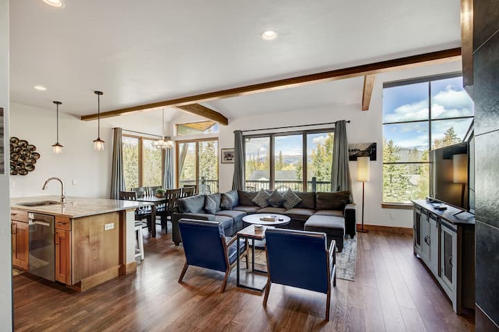 Modern Mountain Getaway W/ Views 4 Bed / 4.5 Bath - Silverthorne, CO