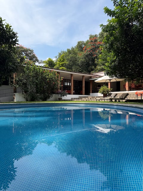 Top performing Airbnb: House with hot pool and service (2) in Cuernavaca