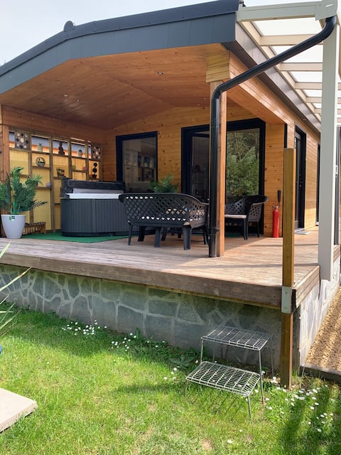 Charming Riviera cottage with hot tub