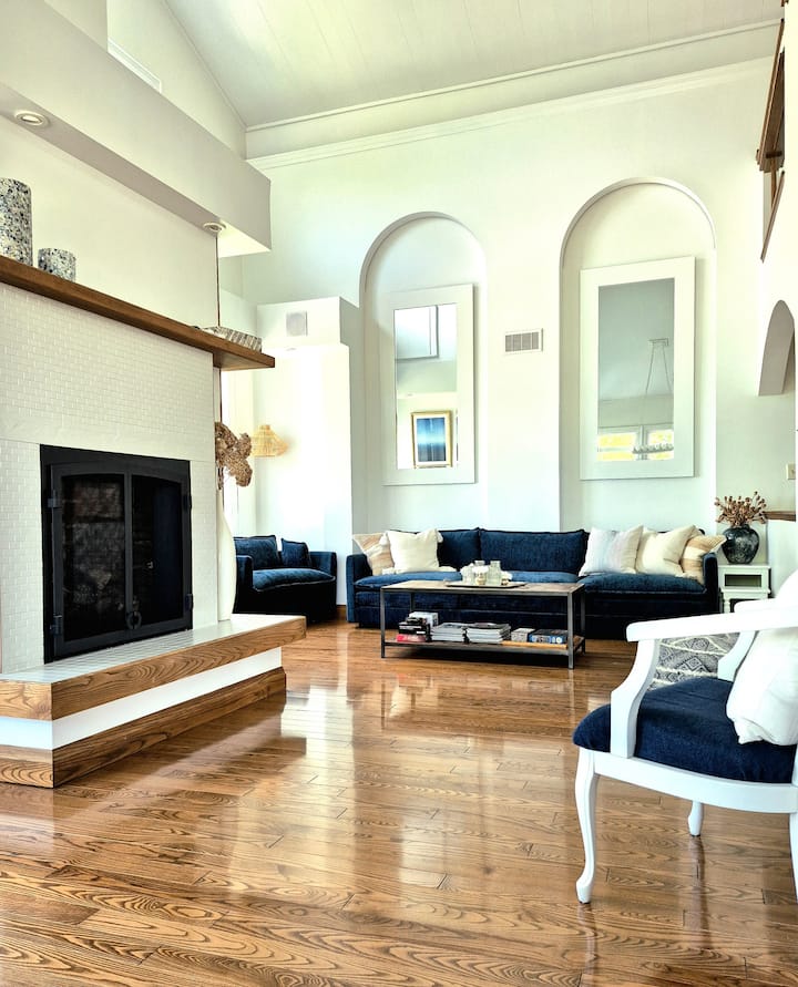Elegant Pec Home, 10/10 View Near Glenora Ferry - Prince Edward County