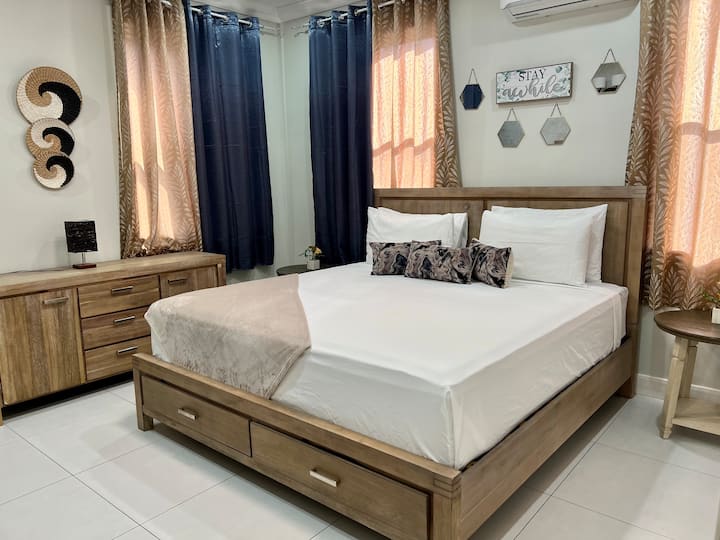 Dostatok miesta v skrini a zásuvkách pre to, čo musíte mať.