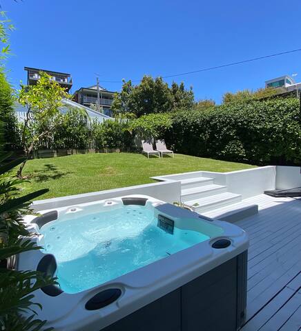 Gorgeous family beach house in Curl Curl gallery image 3