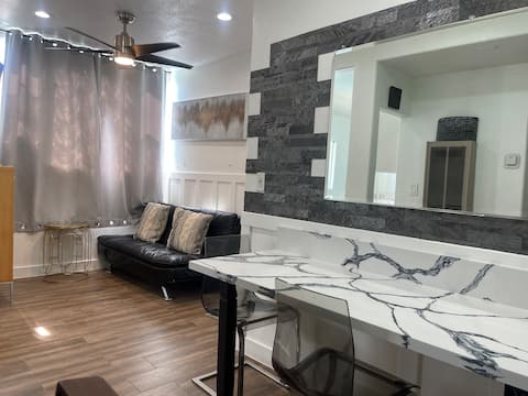 Modern super private 4 beds guest house奇诺岗独立出入2房1浴