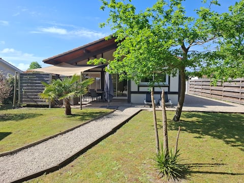 Azur quiet house facing the forest and air-conditioned