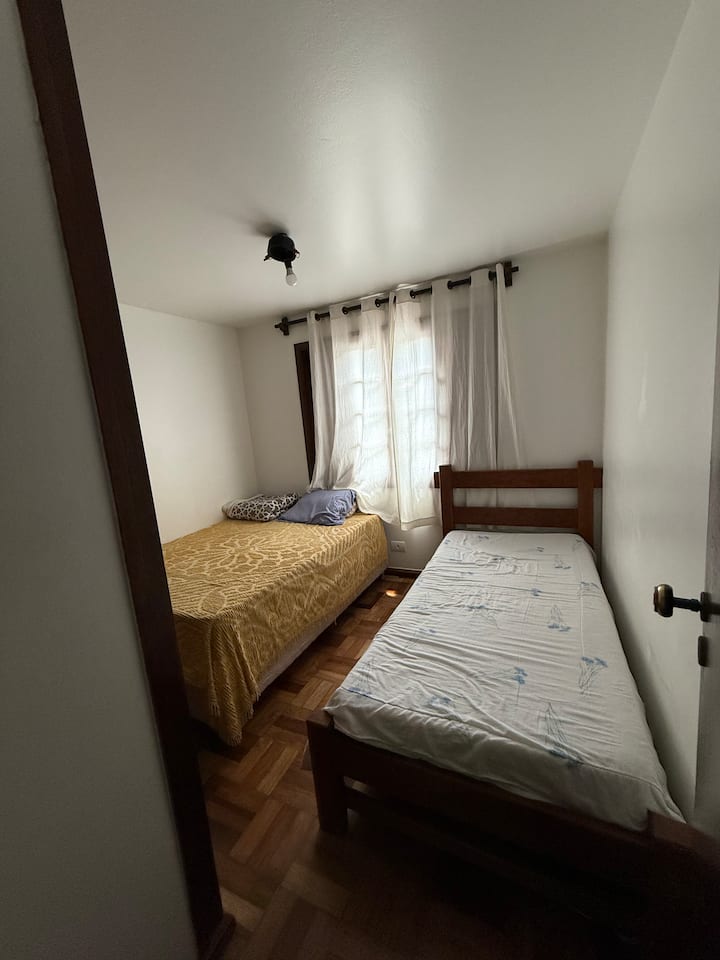 1 ორადგილიანი საწოლი 
1 ერთადგილიანი საწოლი