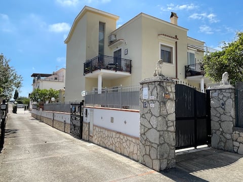 Airbnb con migliori performance: Villa with access to the sea a Sperlonga