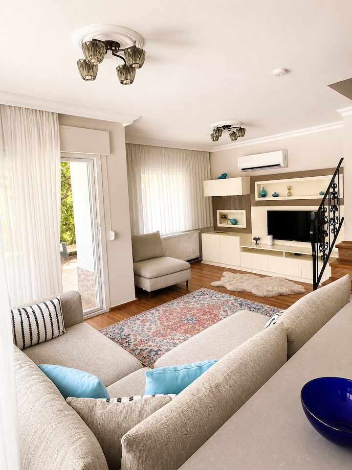 Alaçatı’da Eşsiz Konumda Havuzlu Villa - アラサトゥ