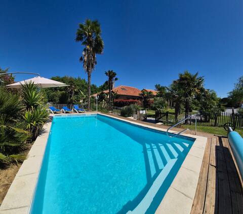 Charming house with pool and wooded park