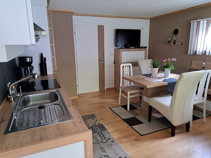 Sonnige Ruhige Ferienwohnung Im Herzen Von Tirol - Pettnau
