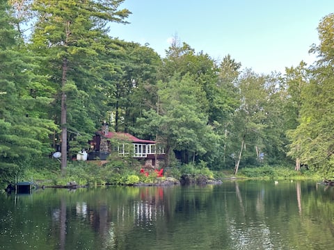 Secluded Forest River Cottage • Hot Tub • Pets OK