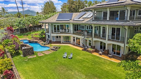 Luxury family home , walk to beach, Pool & Spa