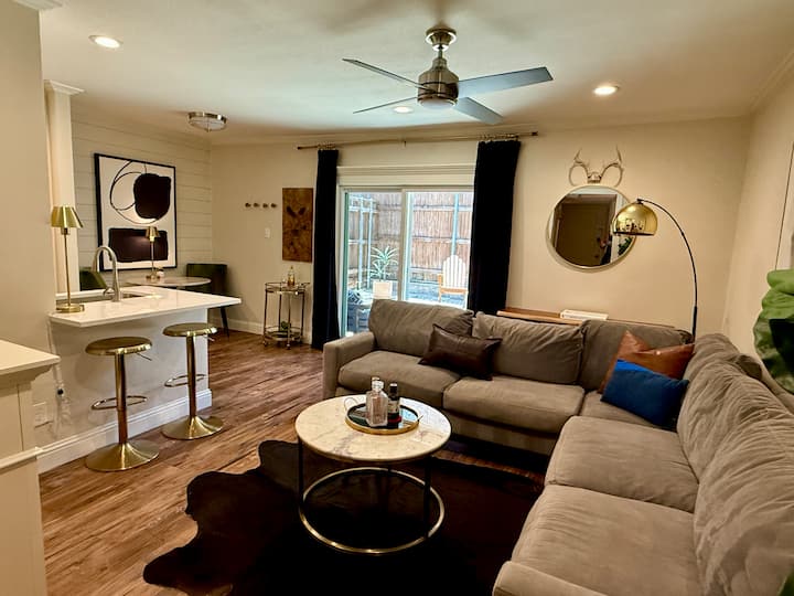 Modern 1br + Private Yard | Highland Park Border - Highland Park, TX