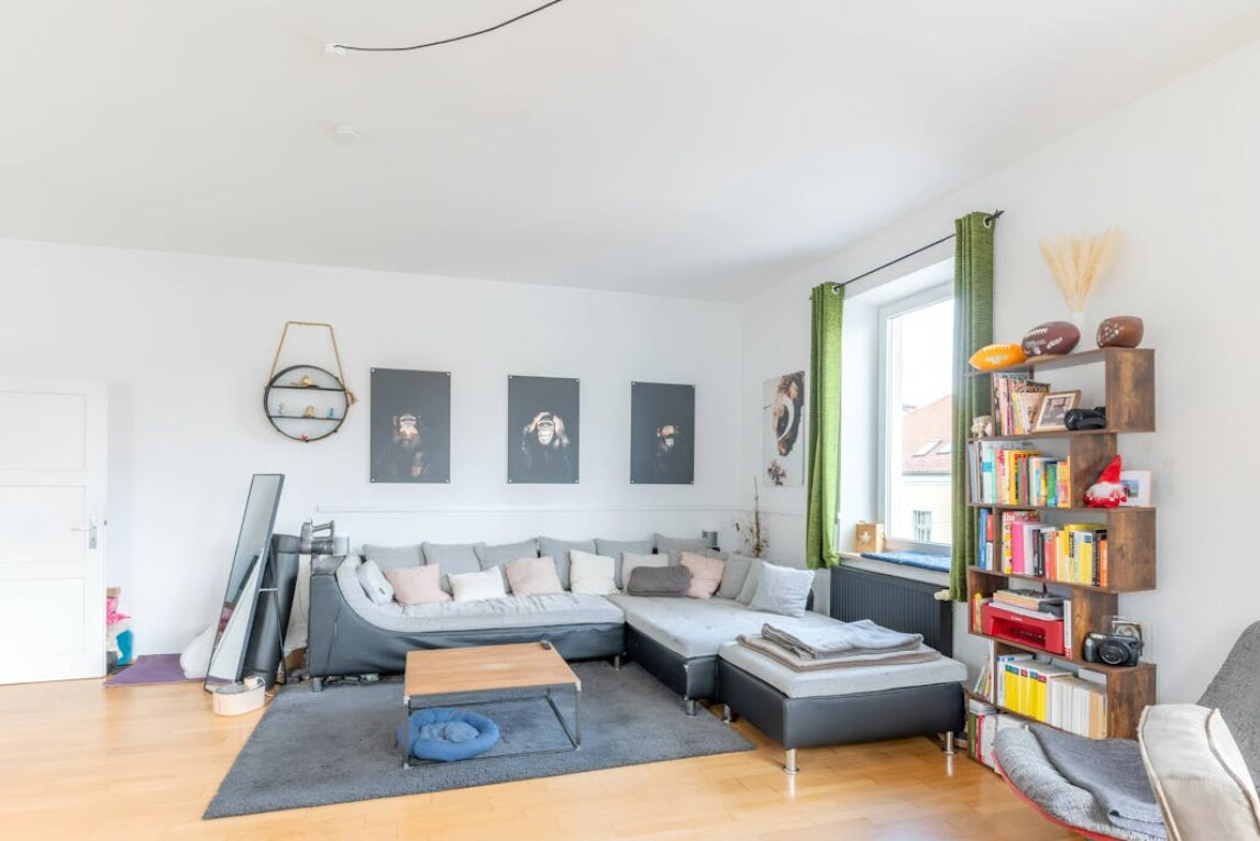 Top Airbnb: 90 sqm apartment right in the heart of Munich in Westend