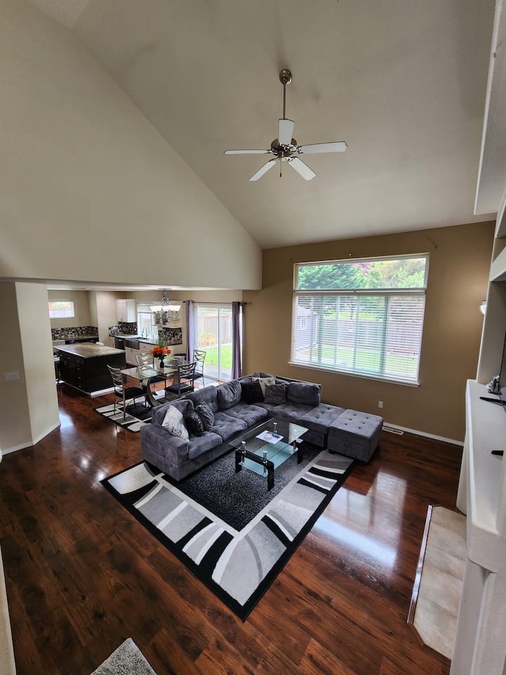 Lovely 4 Bedroom, 3 Bath Residential Home - Olympia, WA