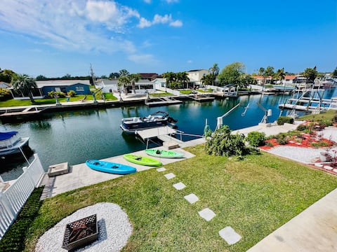 Beautiful Home with a Pontoon!