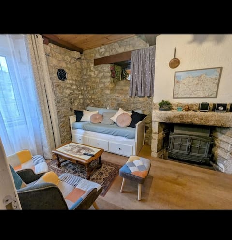 Located on the Port of Dinan Lanvallay: Le Logis