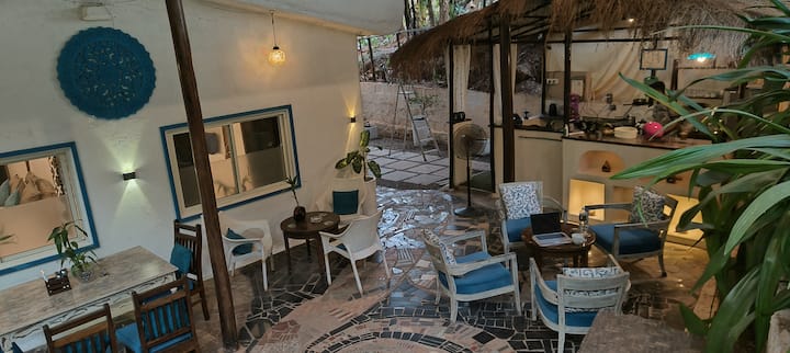 Dining area image 4
