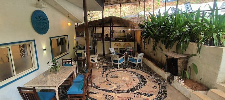 Dining area image 3