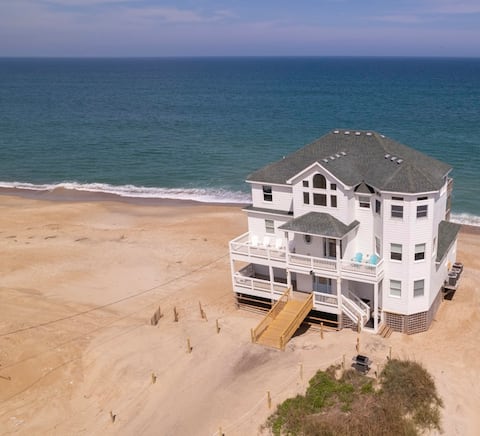 8BR Beach/Oceanfront w/Elevator, MovieRm & HotTub!