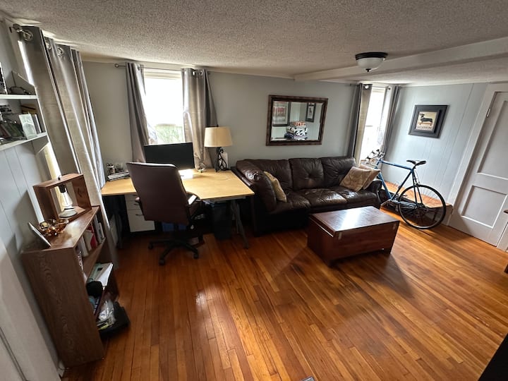 Comfy & Quiet. King Bed. Work Space. Laundry. - Capron Park Zoo, Attleboro