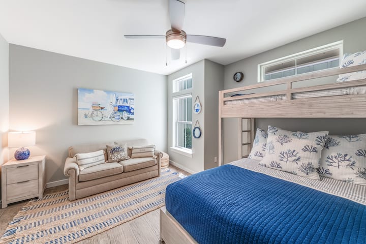 Queen Bed with Twin Bunk Downstairs, Full fold out sofa bed