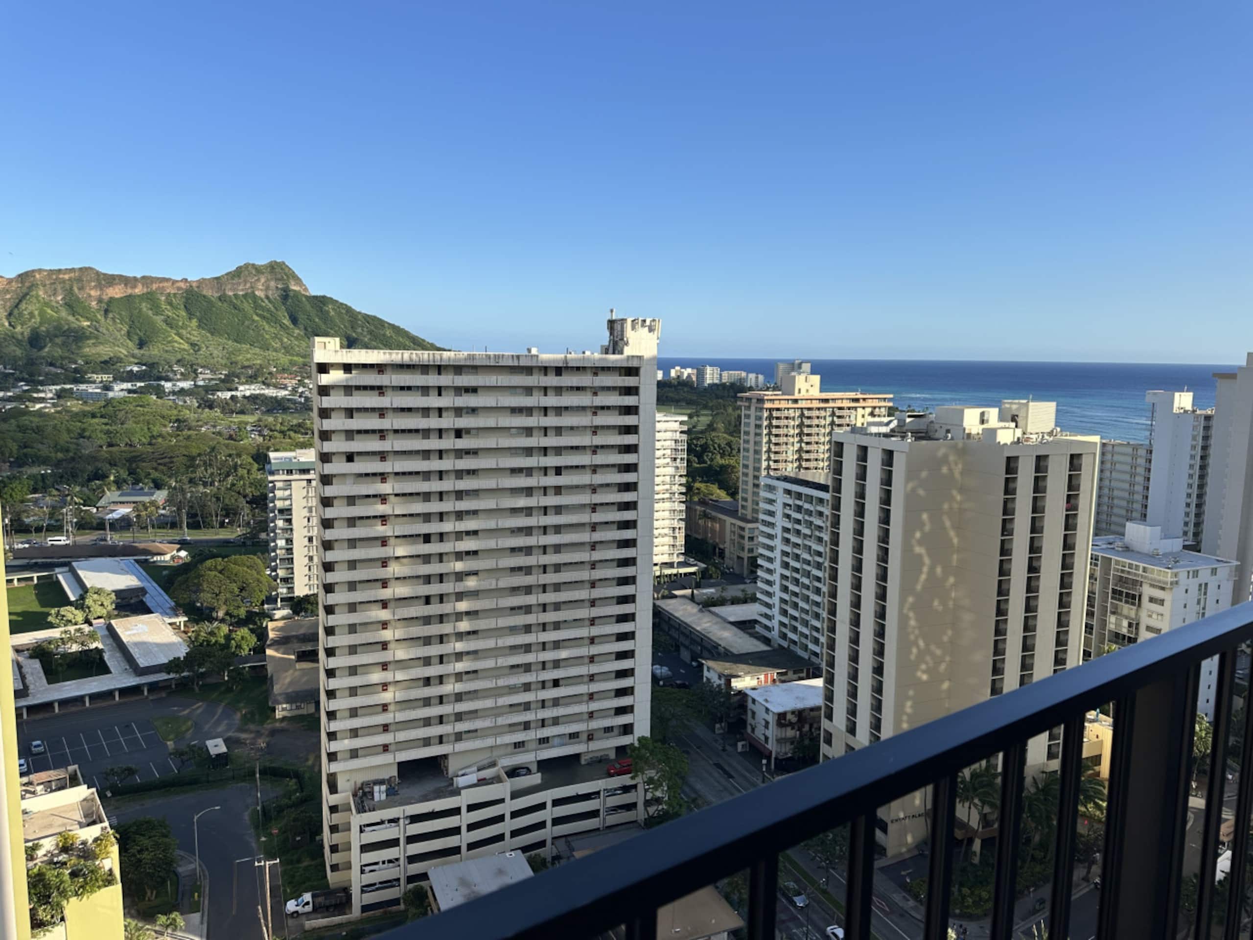 Condo in Honolulu · ★4.79 · 1 bedroom · 4 beds · 1 private bath - Image 12