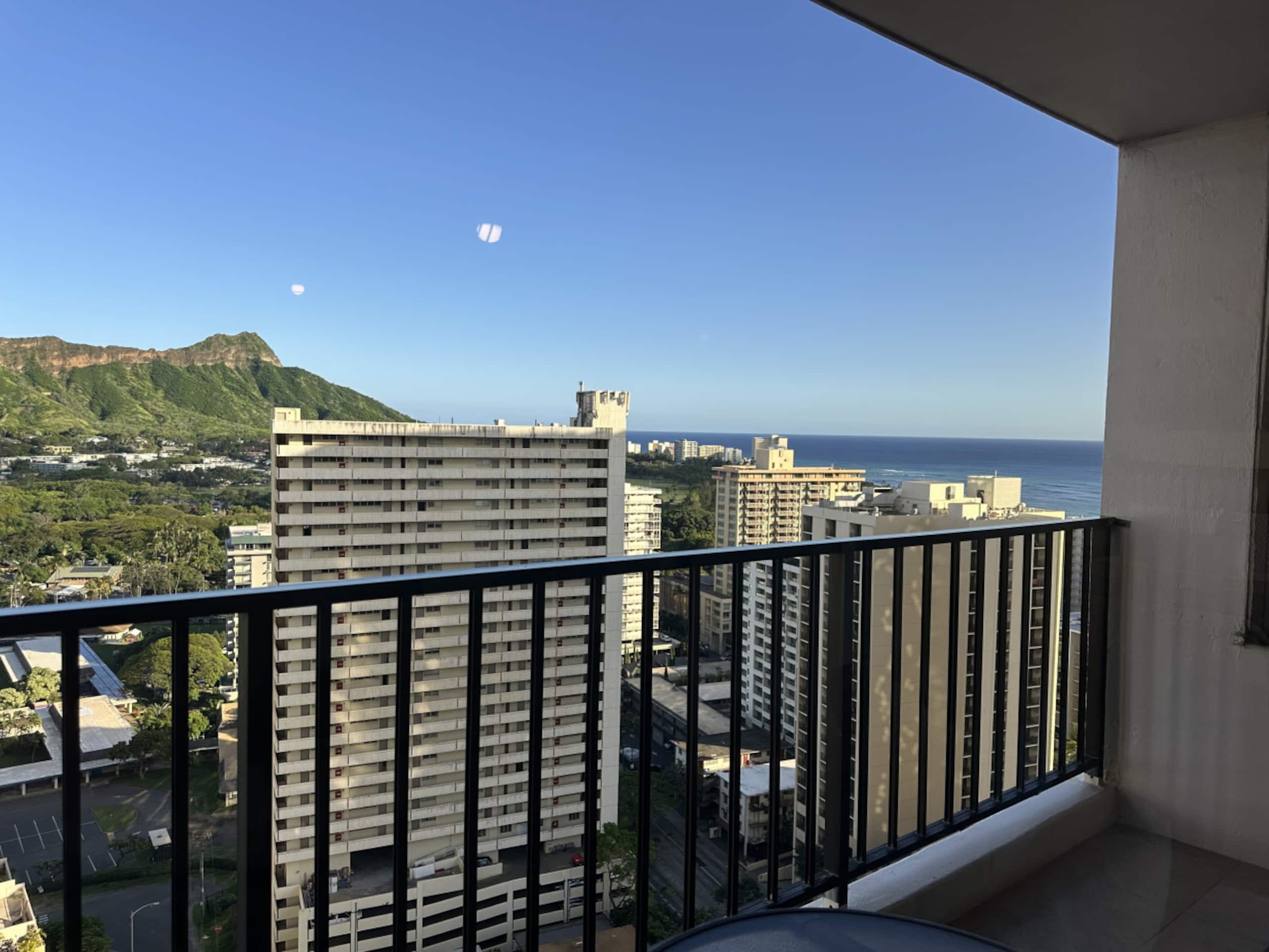 Condo in Honolulu · ★4.79 · 1 bedroom · 4 beds · 1 private bath - Image 11