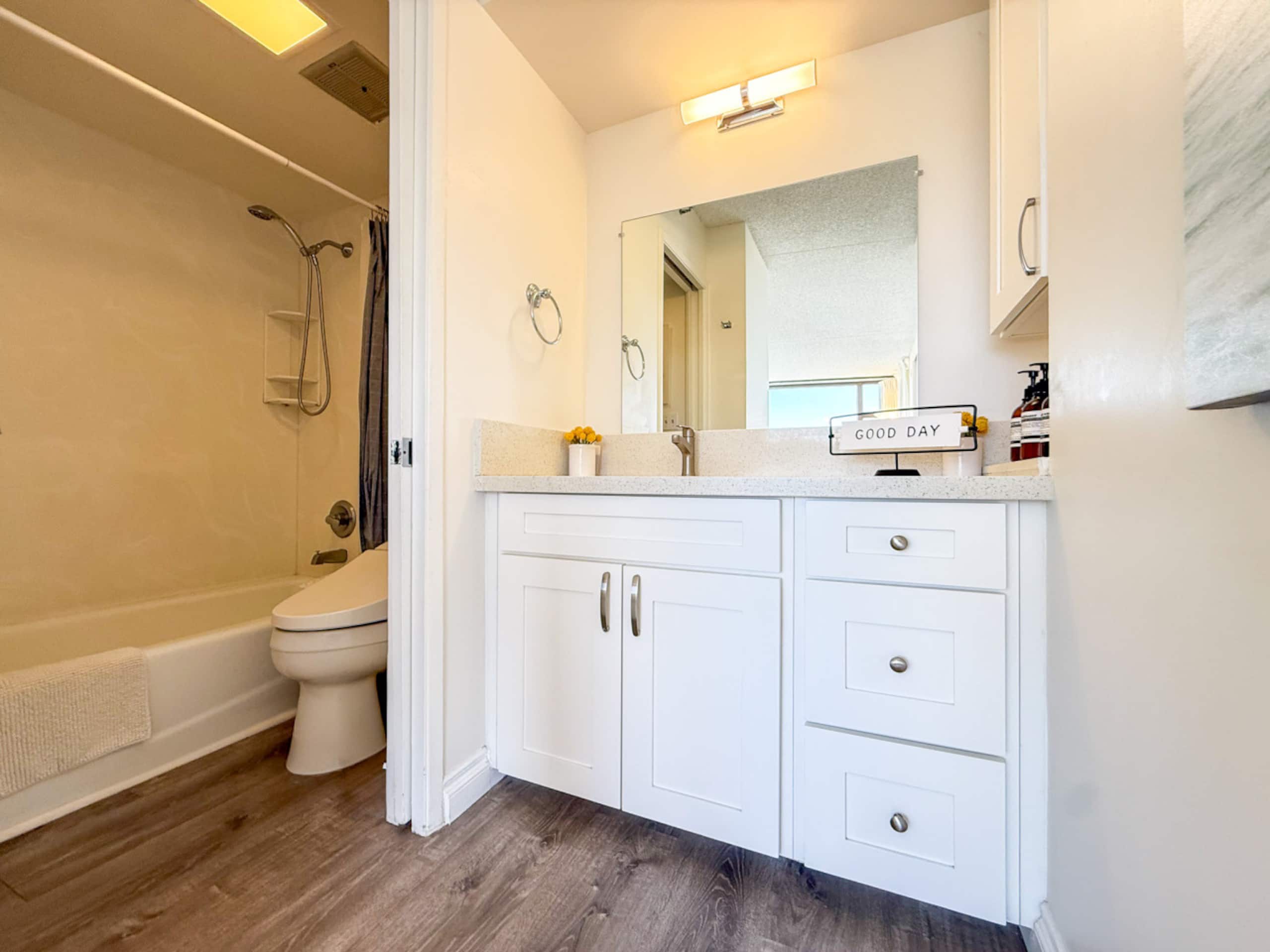 Condo in Honolulu · ★4.79 · 1 bedroom · 4 beds · 1 private bath - Image 14