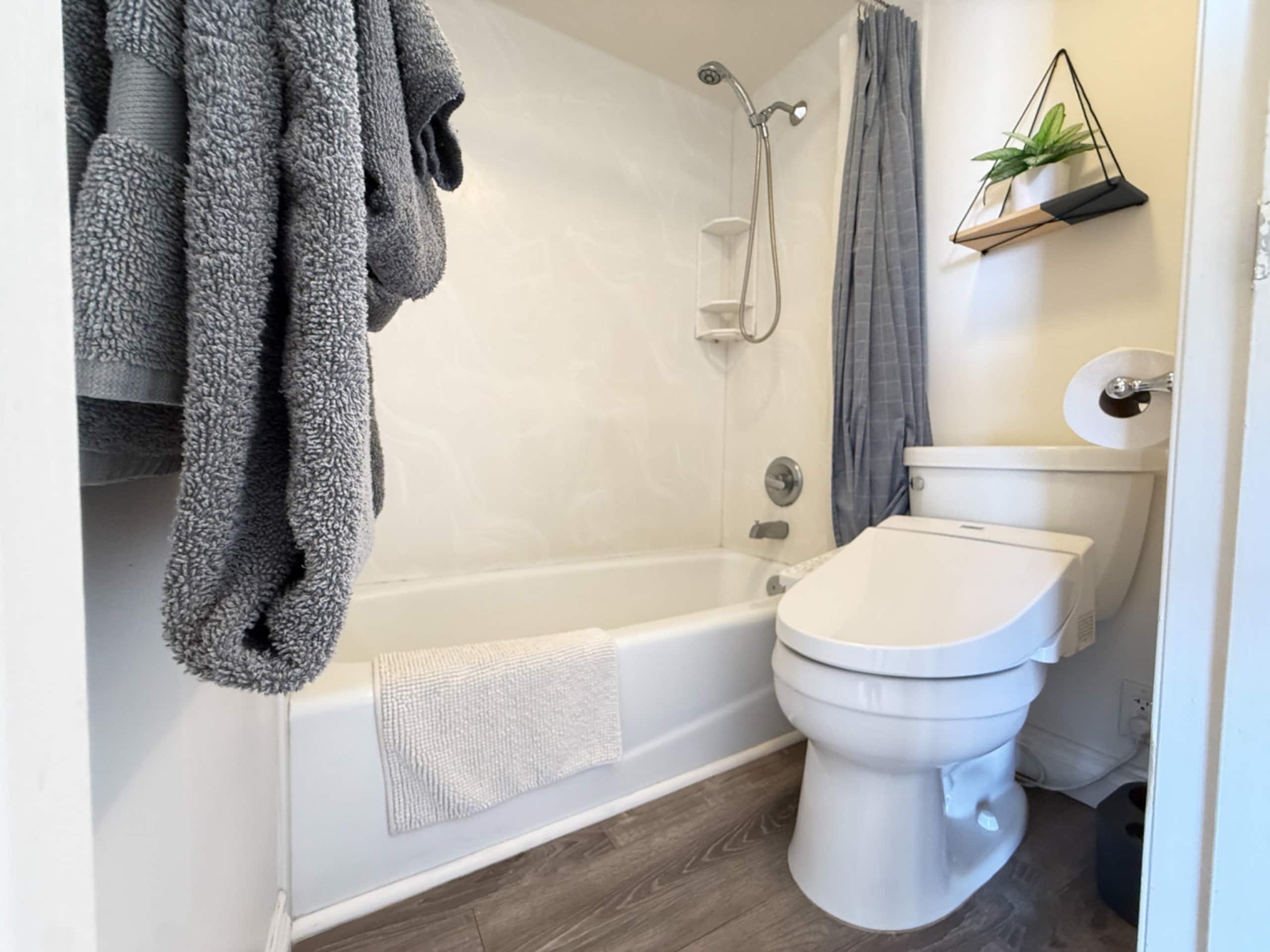Condo in Honolulu · ★4.79 · 1 bedroom · 4 beds · 1 private bath - Image 16