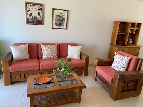 Top performing Airbnb: A villa with life, sun, and a pool in Atlacholoaya