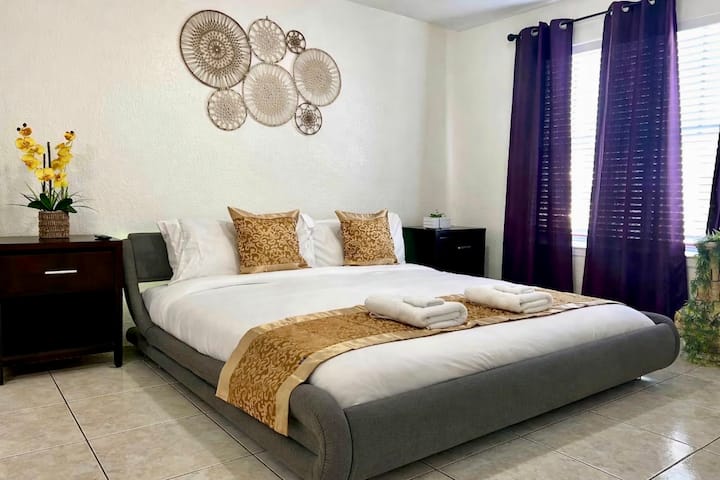 Euphoria 2BR Lake View Suite A | Near Disney - Condominiums for