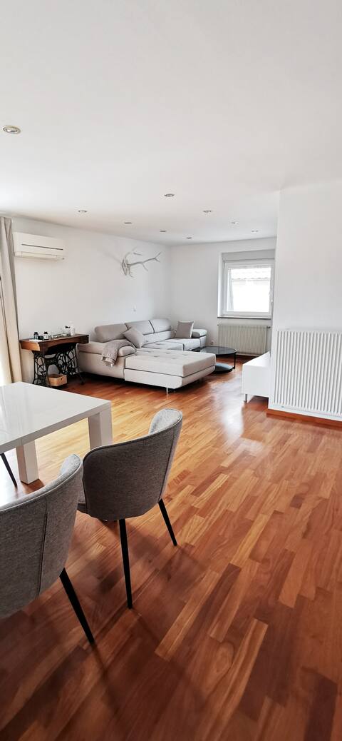 Top Airbnb: Clean, bright, peaceful & cozy with free parking in Četrtna Skupnost Moste