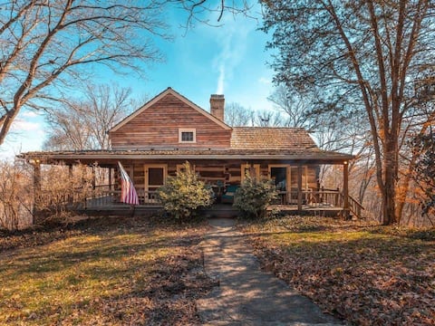 Raven's View Retreat-1830 Cabin Overlooking River