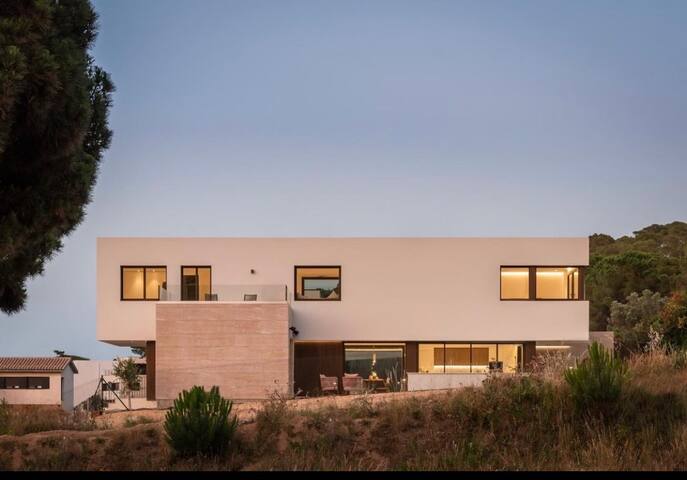 Stunning Design Villa (built 2022) with Pool gallery image 4