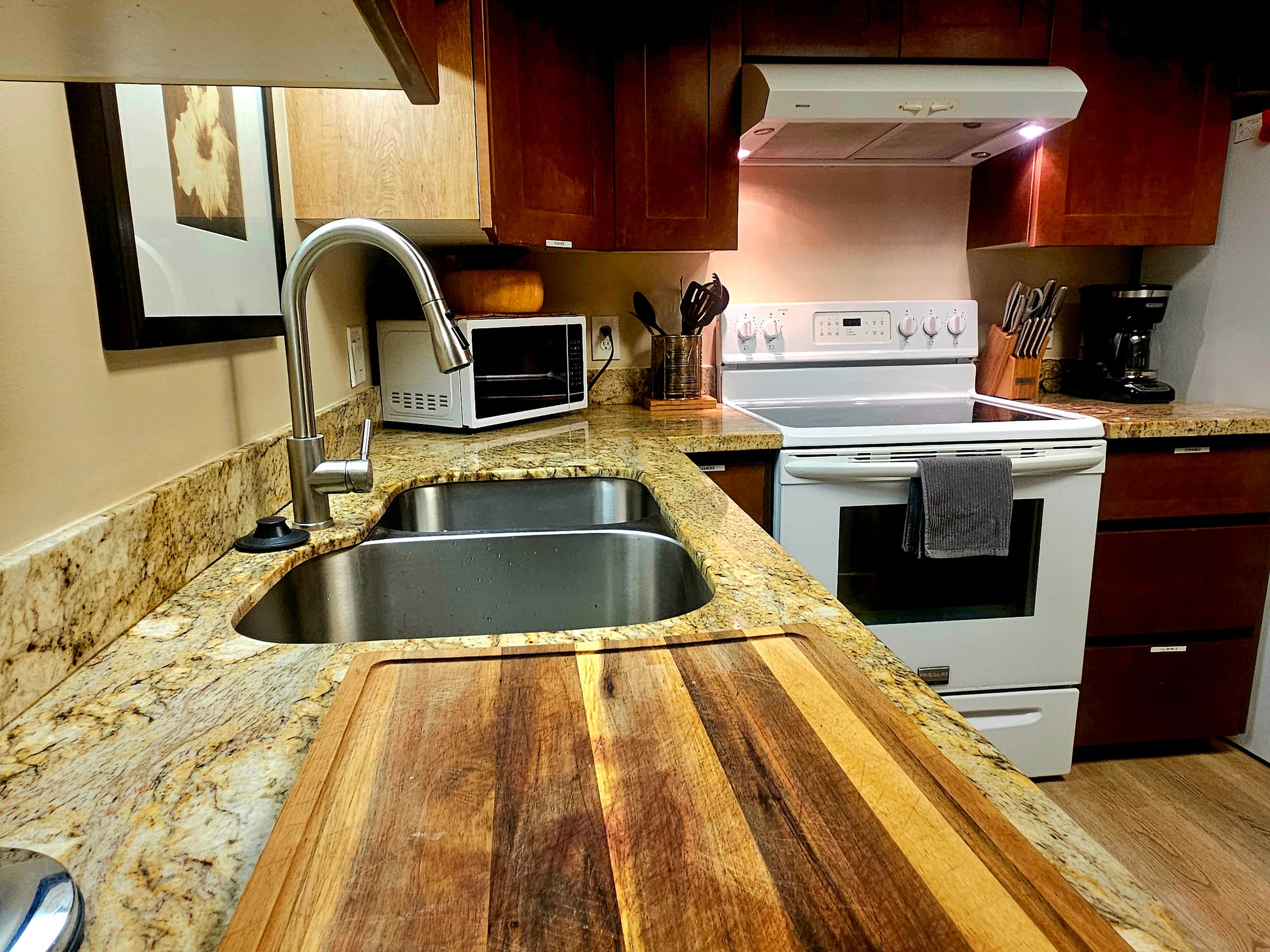 Condo in Kihei · ★4.95 · 1 bedroom · 2 beds · 1 bath - Image 6
