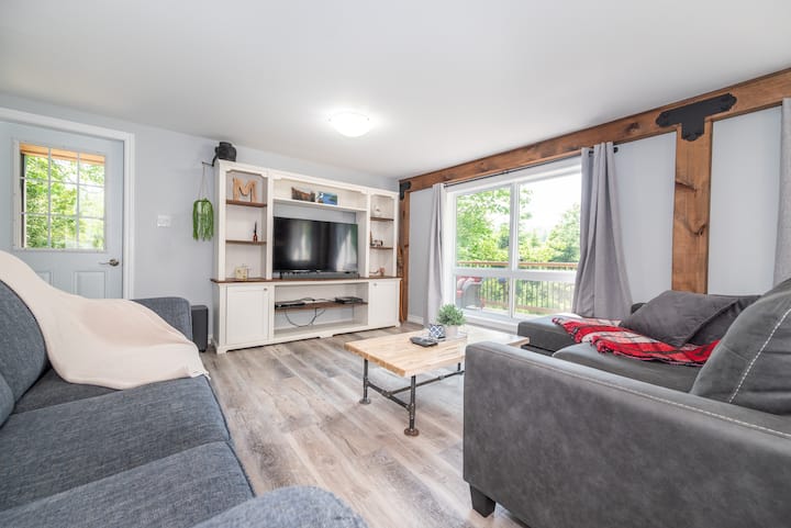 Maple Grove 100‑acre Country Haven - Barry's Bay