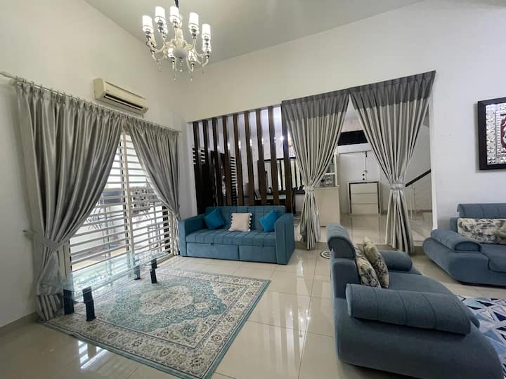 Semi D Endlot 2.5-storey De’ Wan English Homestay - Sungai Petani