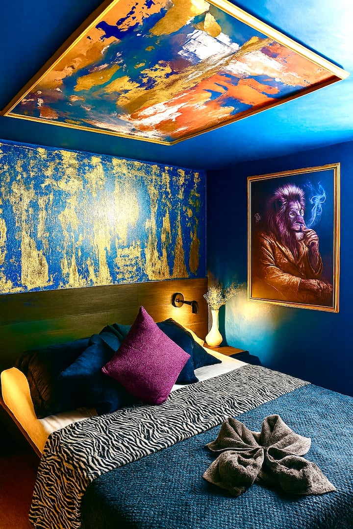 Dormir ici, c'est comme entrer dans une fête artistique : des coups de pinceau magiques qui comprennent ce que c'est que de vivre avec rythme.