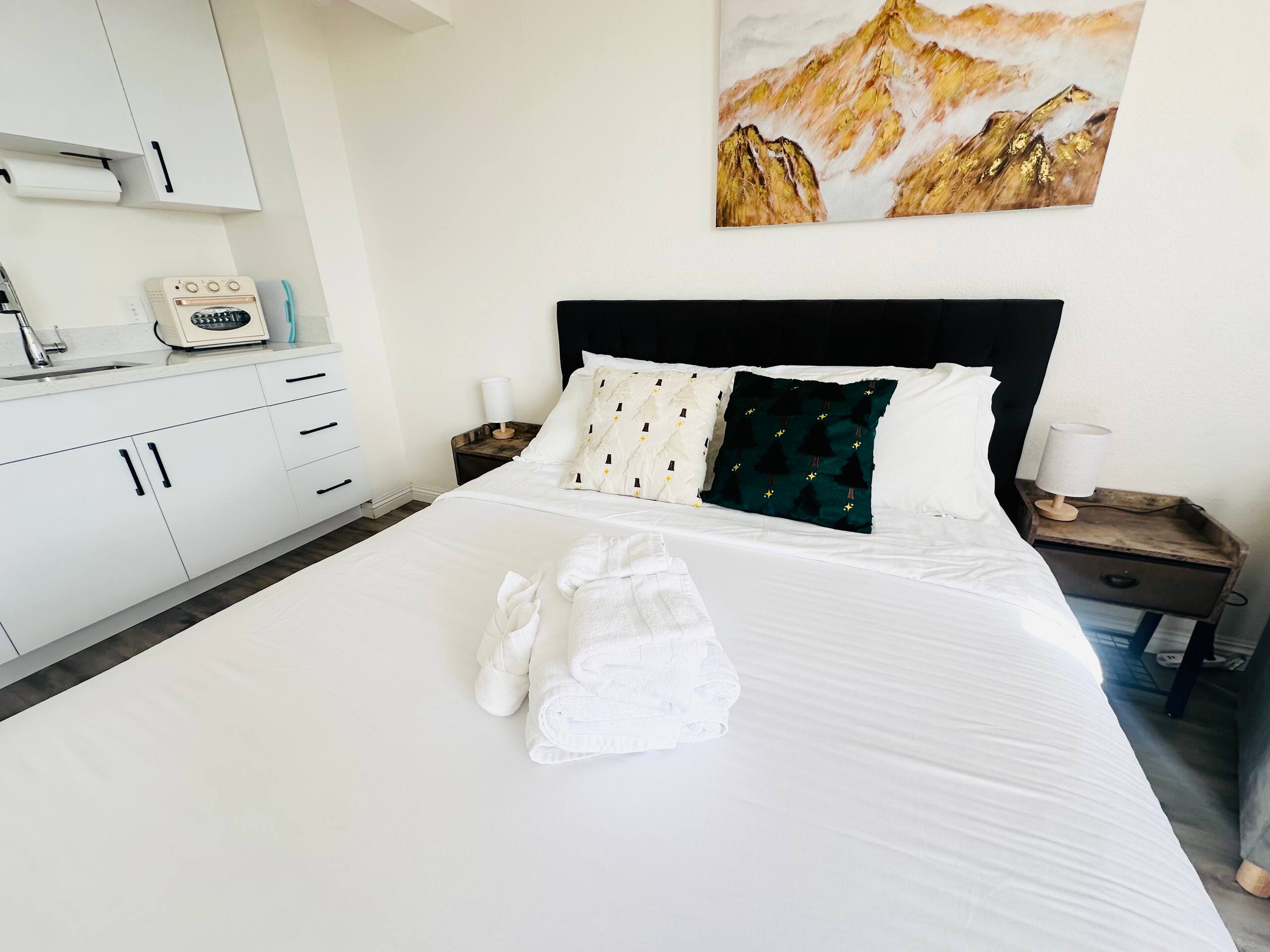 Condo in Honolulu · ★4.85 · 1 bedroom · 1 bed · 1 private bath - Image 1
