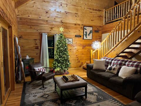 Tranquil RiverHouse Cabin Retreat w/ Hot Tub.