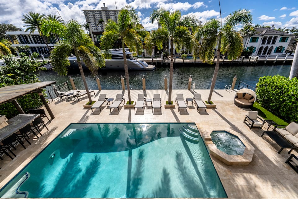 Top-earning Airbnb listing in Fort Lauderdale, 7 bedrooms