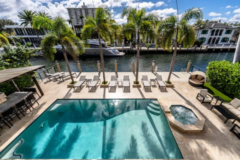 Tropical Waterfront 7 Bedroom House in Seven Isles